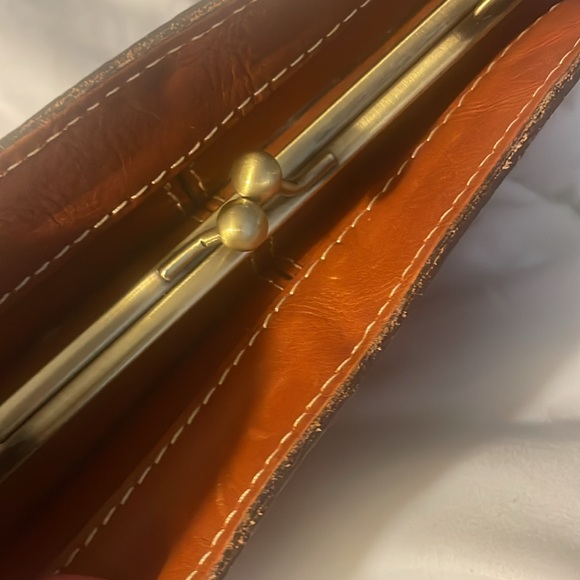 Patricia Nash tooled leather purse with removable strap dust bag included NEW - Picture 6 of 16